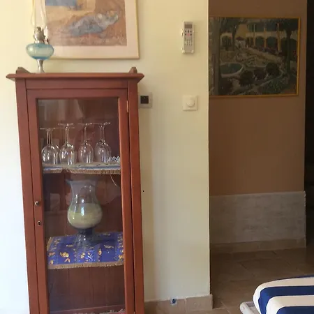 La Roseraie Camarguaise Apartment *